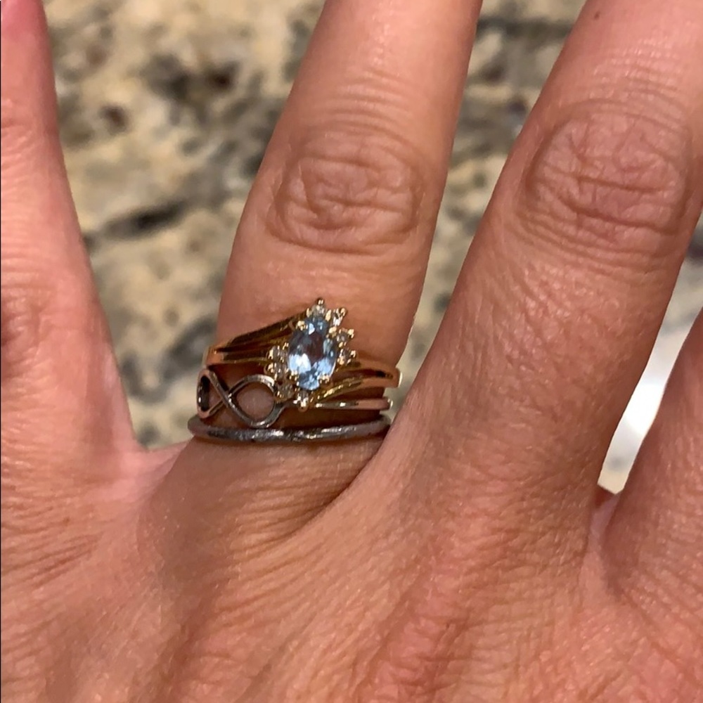Blue topaz gold ring w diamonds